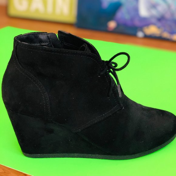 Universal Threads Black Suede Wedge Booties size 9 - Picture 6 of 8